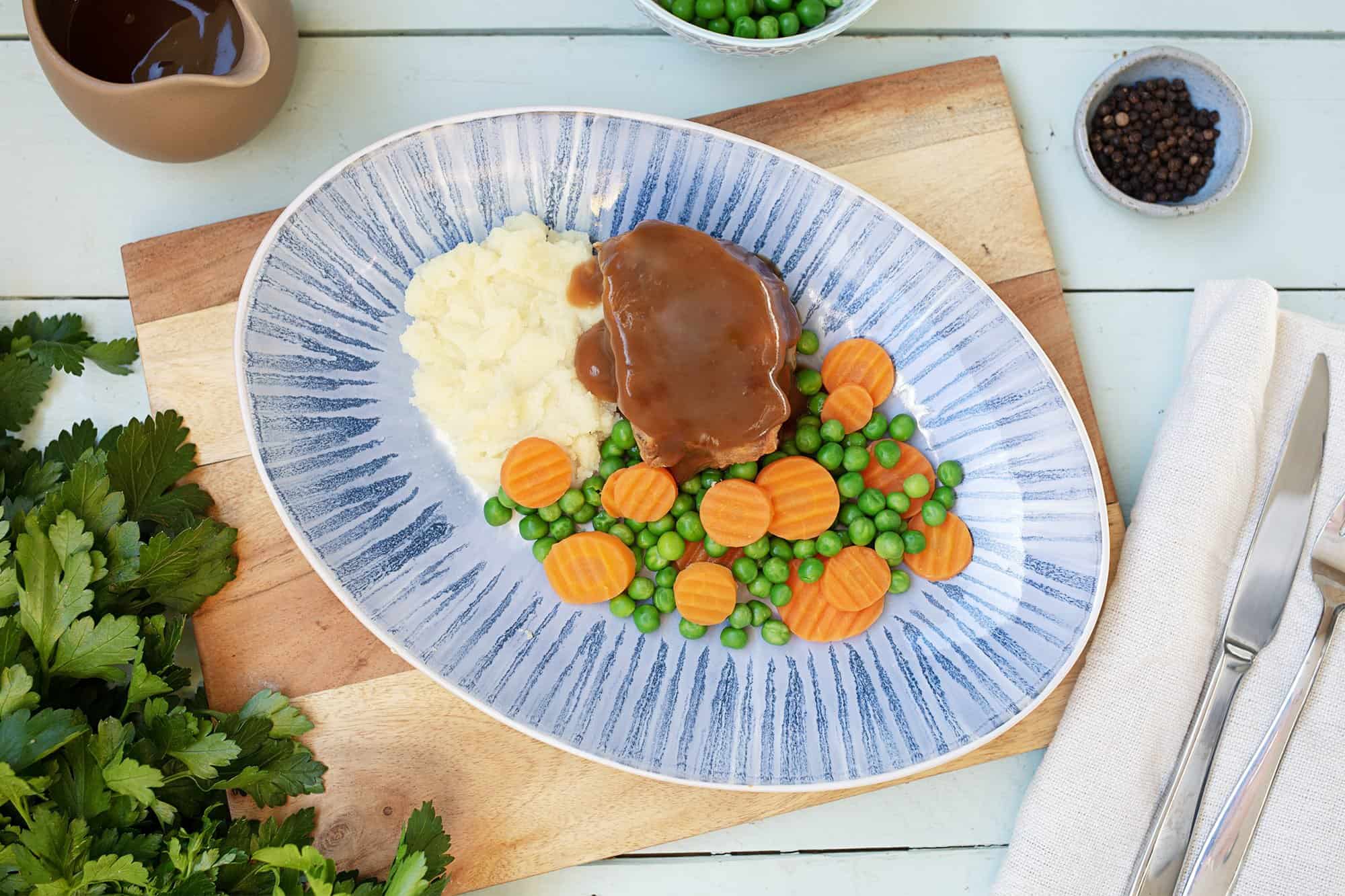 1095. traditional meatloaf & gravy